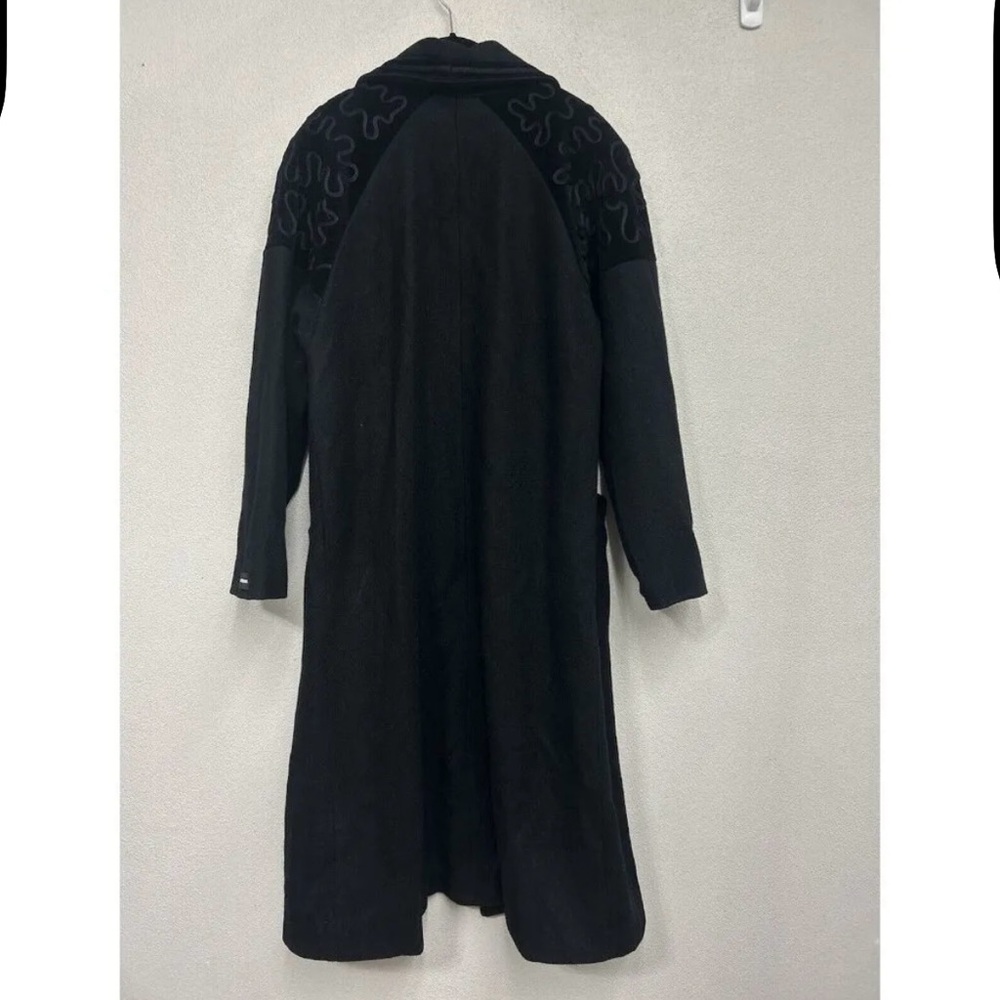 Elegant Black Double-Breasted Women's Trench Coat - Picture 3 of 10